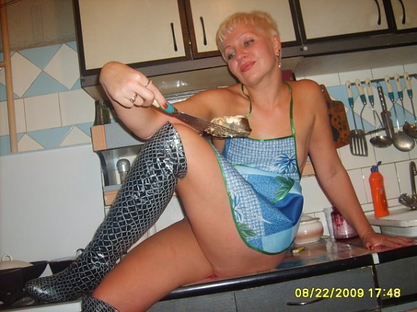 Зрелые женщины с натуральными сиськами ласкают свои киски 17 фотка