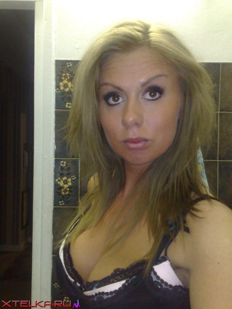 Голые проказницы делают селфи своих кисок и сисек 23 фотка