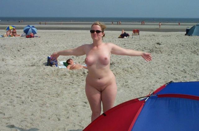 Крымские блудницы трахаются голыми на пляжах без комплексов 4 фотка