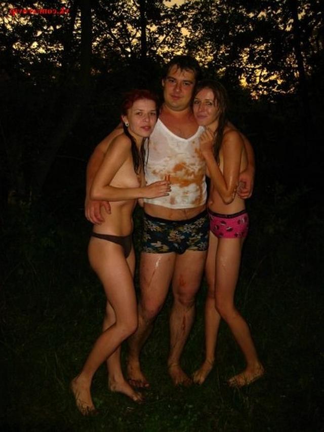 Голые свингерши веселятся на пляже с крутыми парнями 17 фотка