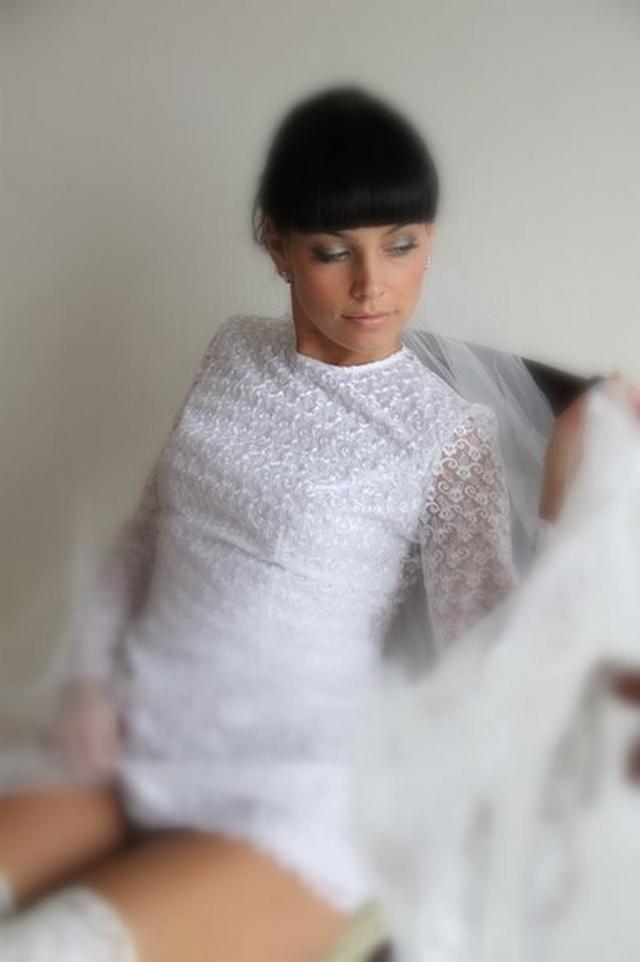 Красивая брюнетка в чулках всегда выглядит эффектно 30 фотка