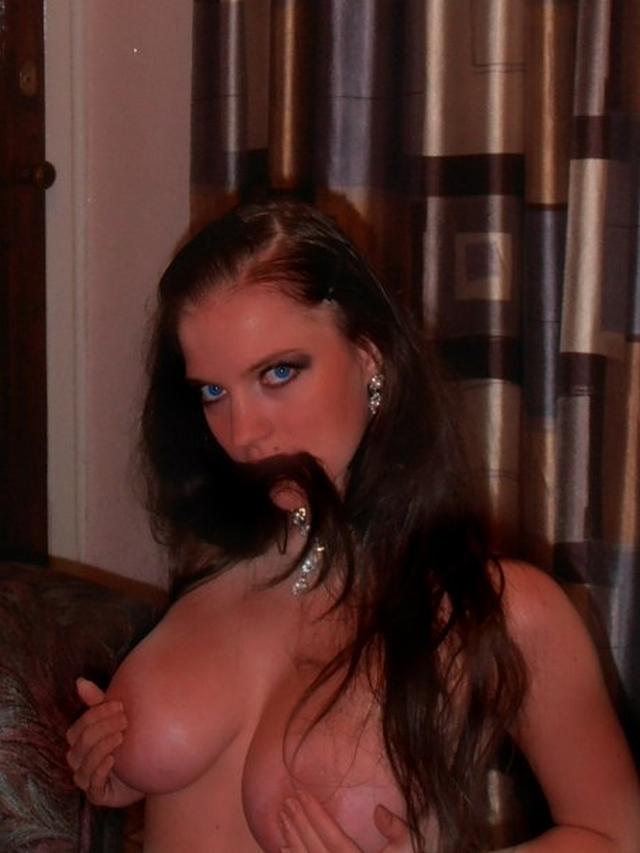 Голые восемнадцатилетние шкуры выглядят соблазнительно 2 фотка