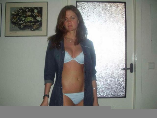 Молодые мамочки сверкают большими сиськами и трусиками 15 фотка