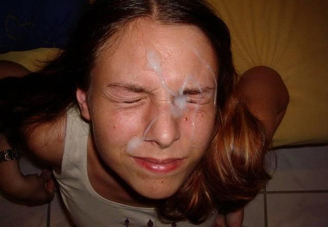 Густая конча на лицах молодых блудниц смотрится эффектно 22 фотка