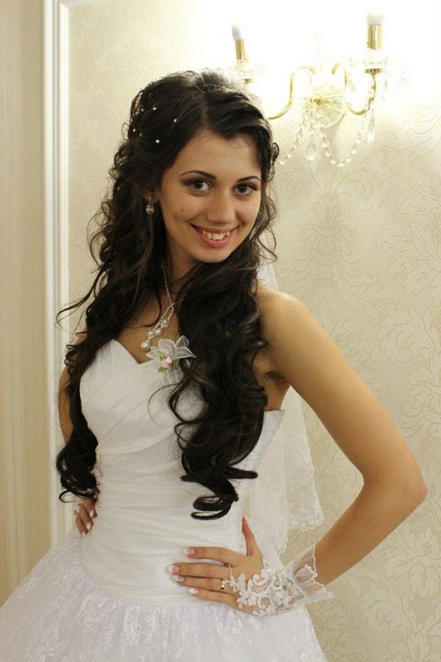 Красивая Настя не против показать сиськи первому встречному на улице 4 фотка