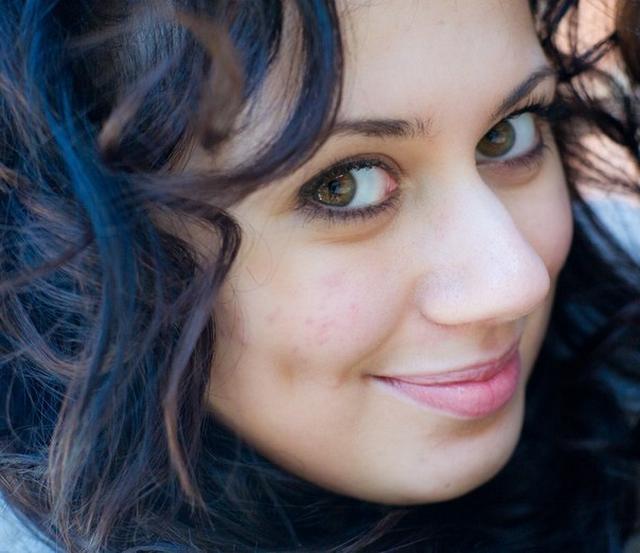 Красивая Настя не против показать сиськи первому встречному на улице 8 фотка