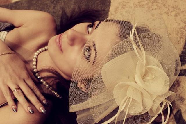 Красивая Настя не против показать сиськи первому встречному на улице 3 фотка