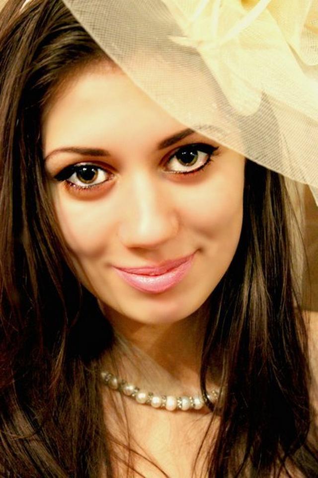 Красивая Настя не против показать сиськи первому встречному на улице 5 фотка