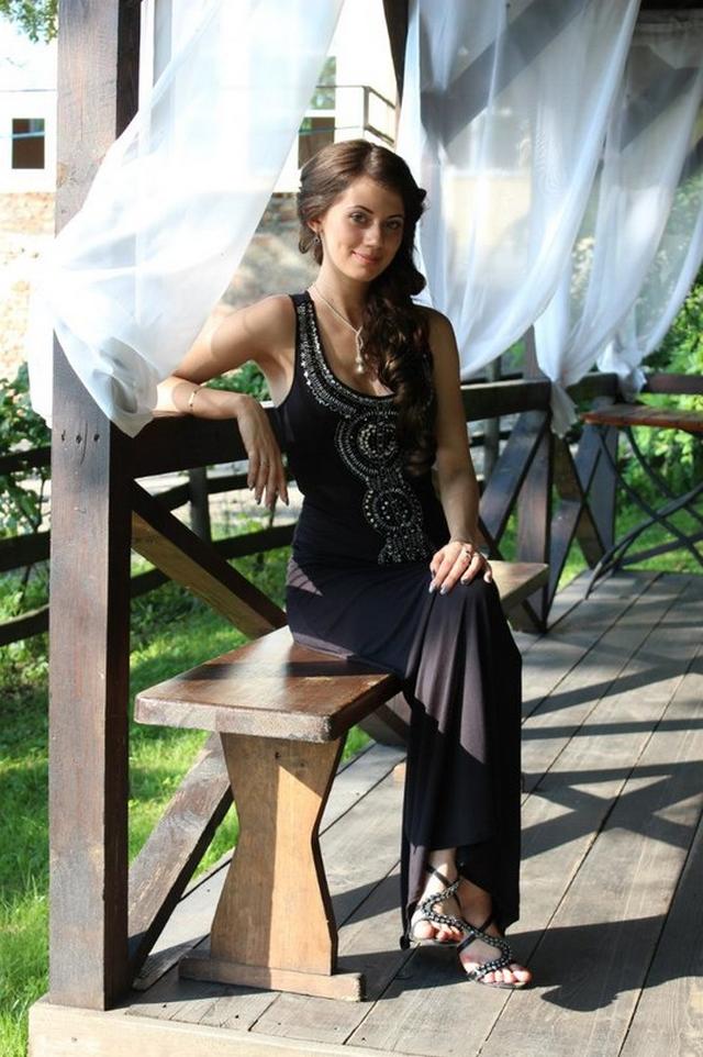 Красивая Настя не против показать сиськи первому встречному на улице 26 фотка