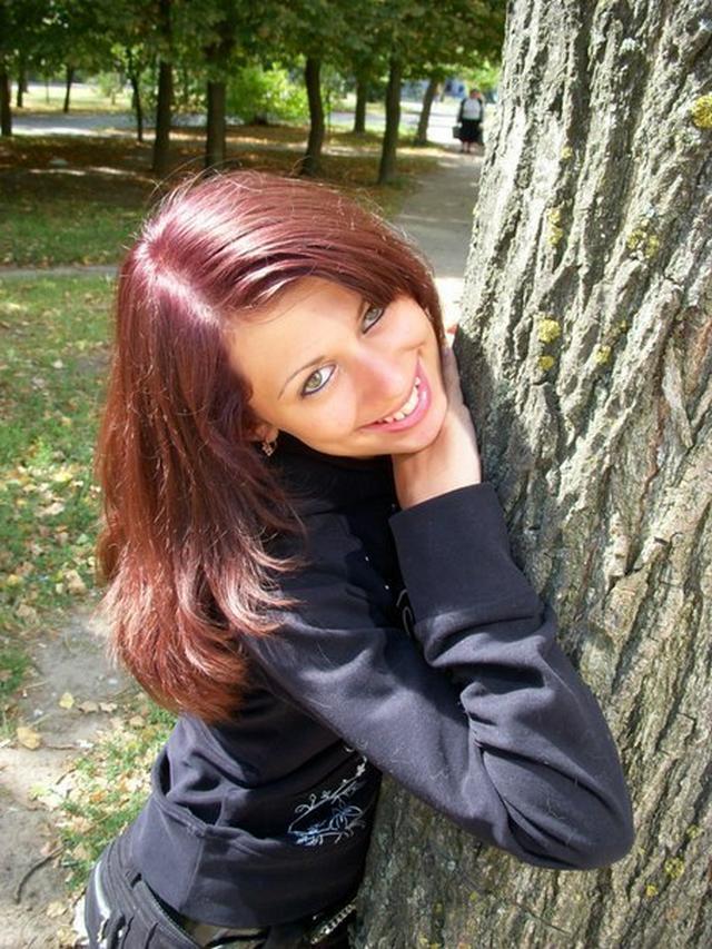 Красивая Настя не против показать сиськи первому встречному на улице 21 фотка