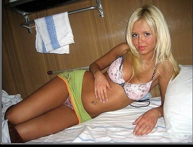 Сексуальные пассажирки поезда разделись в вагоне 25 фотка