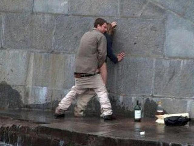Любители экстрима кайфуют от секса на улице и в публичных местах 4 фотка