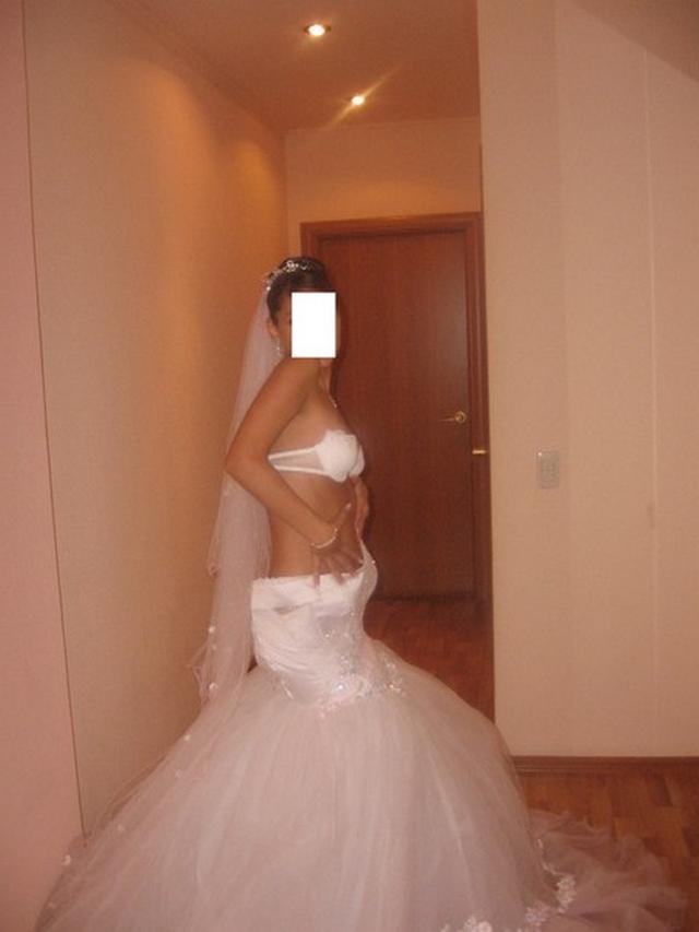 Сексуальные невесты в трусиках и чулках раздвигают ножки 3 фотка