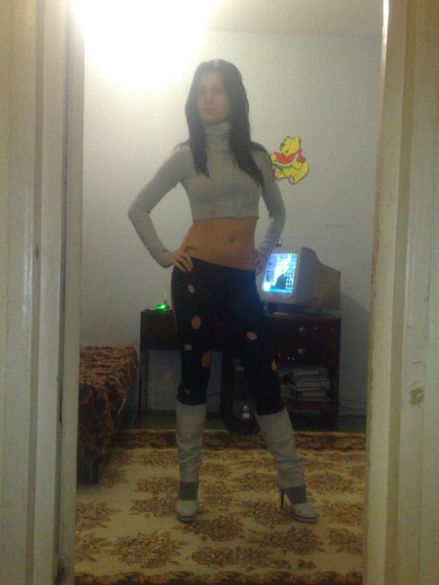 Офигенная жёнушка эротично позирует для мужа в белье 9 фотка