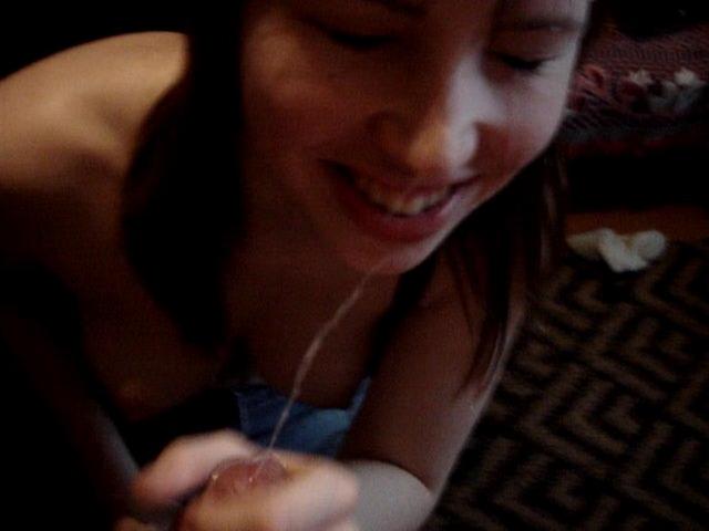 Милая студентка в чулочках в сетку отсосала со спермой на лицо 11 фотка