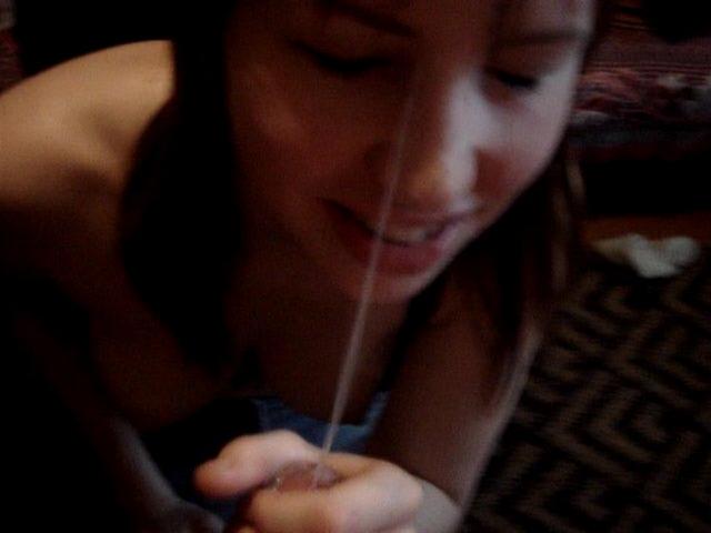 Милая студентка в чулочках в сетку отсосала со спермой на лицо 10 фотка