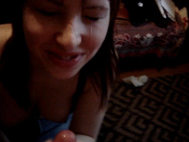 Милая студентка в чулочках в сетку отсосала со спермой на лицо 12 фотка