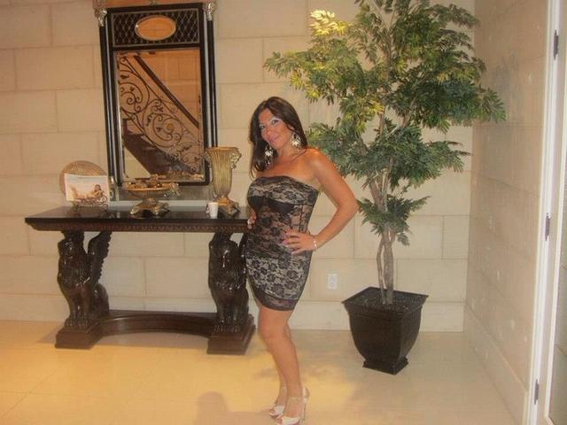 Опытные и чуткие мамочки зрелого возраста растягивают свои письки 34 фотка