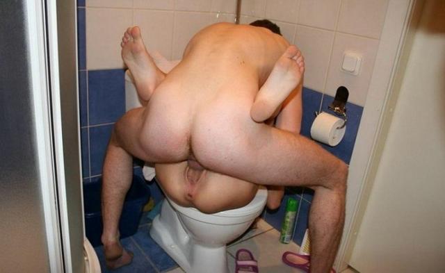 Познакомились и занялись сексом в туалете 12 фотка